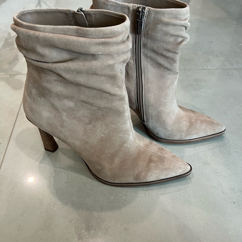 Vince Camuto suede tan boot size 7